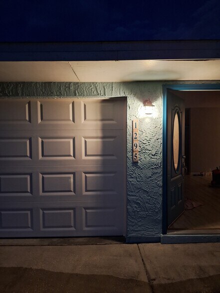 Building Photo - 1295 Schumann Dr