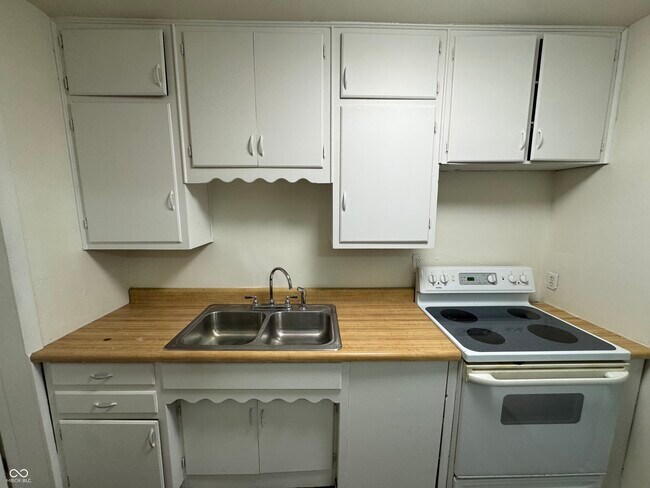 Building Photo - 9195 US Hwy 136