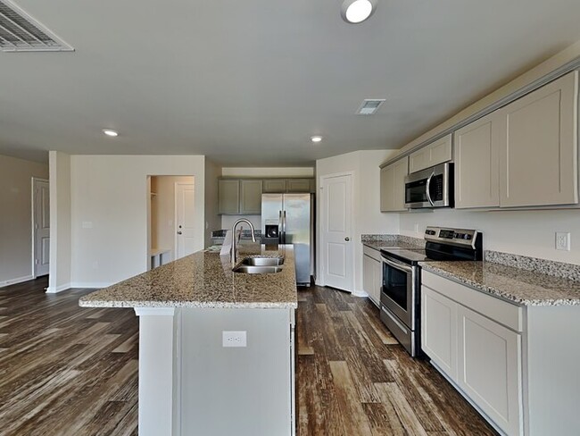Building Photo - Coming Soon!! Burnside Farms near USC, Dow...