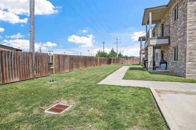 Building Photo - 512 E Hazelwood St