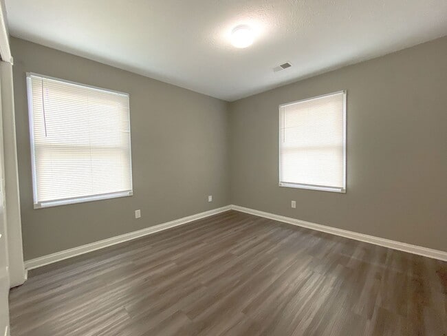 Building Photo - 2 bedroom 1 bath