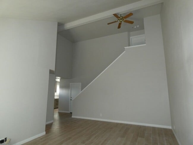 Building Photo - Charming 2 bedroom 2 bath in the heart of ...