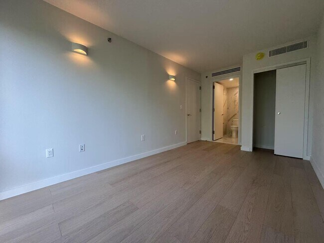 Building Photo - 136-80-136-41 41st Ave
