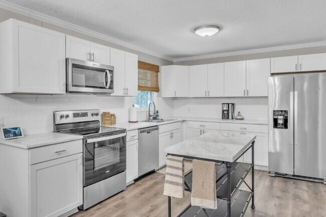 Building Photo - Renovated 3 Bed / 1.5 Bath Home with Open Floor Plan & Two Spacious Living Areas $1,975/mo rent