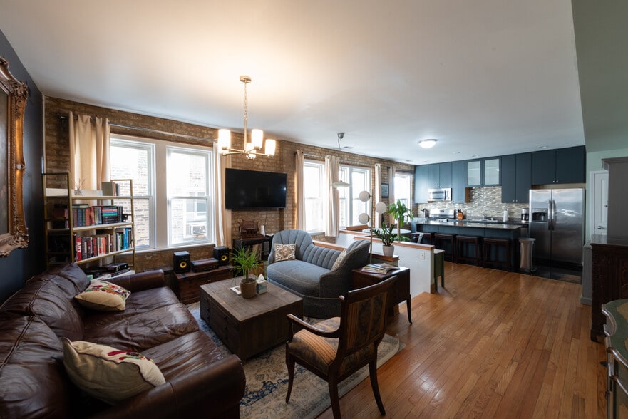 Building Photo - 2844 N Harding Ave