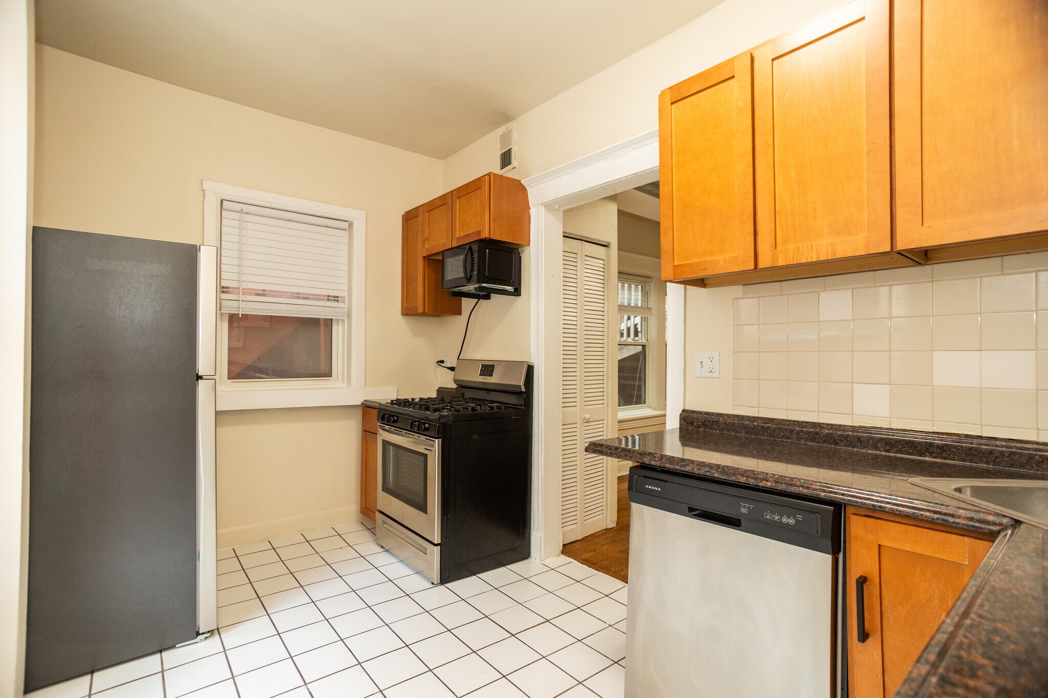 Building Photo - 3149 W Lyndale St
