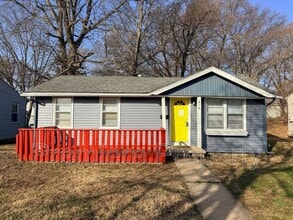 Building Photo - 816 S Woodland Ave