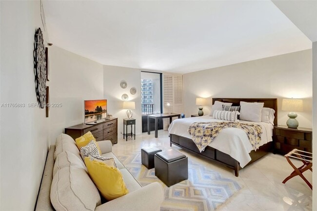 Building Photo - 520 Brickell Key Dr