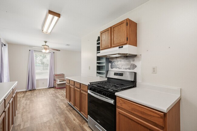 Building Photo - 1017 Lions Park Dr