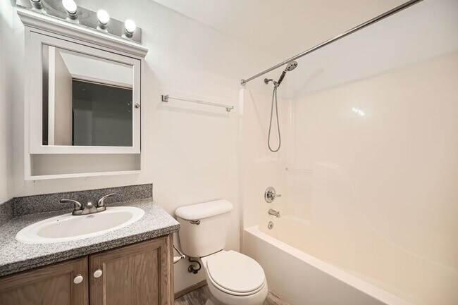 Building Photo - Shorewood Place 1031