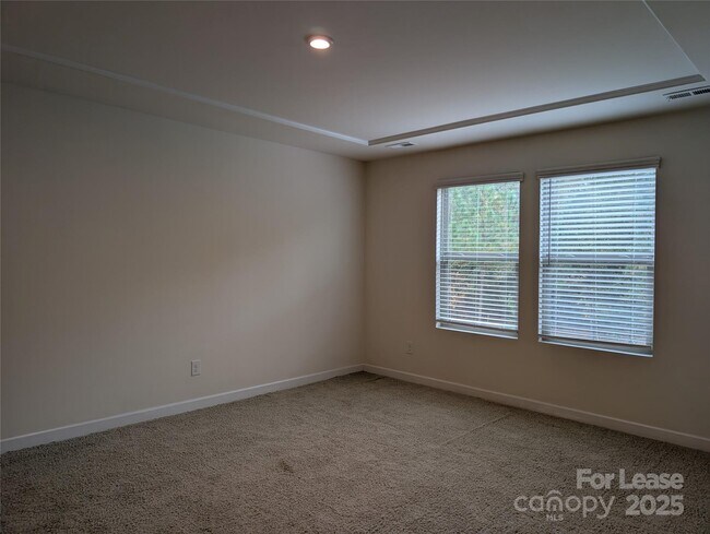 Building Photo - 5906 Fenway Dr