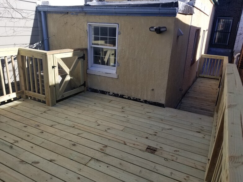 Building Photo - 1130 S Charles St