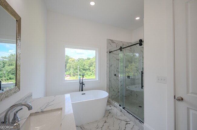 Building Photo - 1993 Reynolds Dr SW