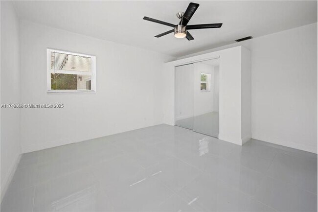 Building Photo - 2810 NE 60th St