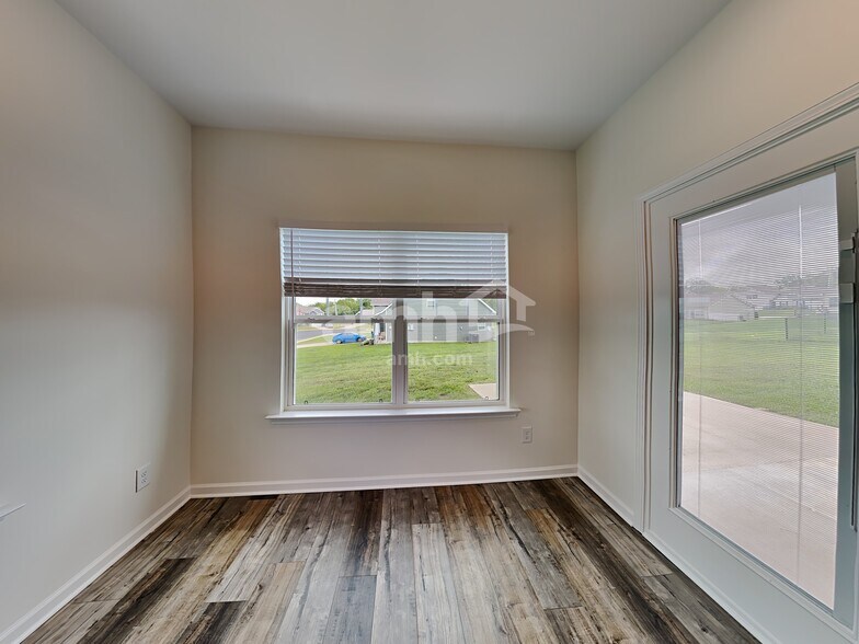 Building Photo - 1402 Mirage St