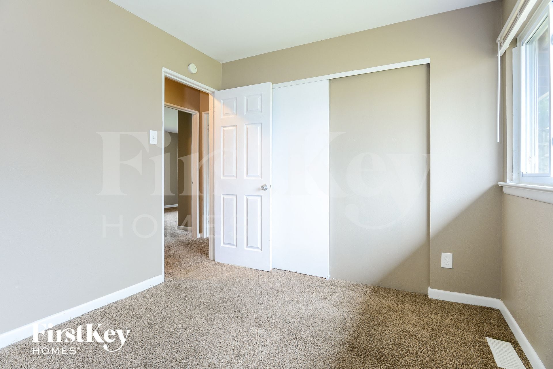 Building Photo - 825 Manresa Ln