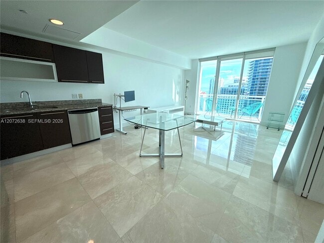 Building Photo - 950 Brickell Bay Dr