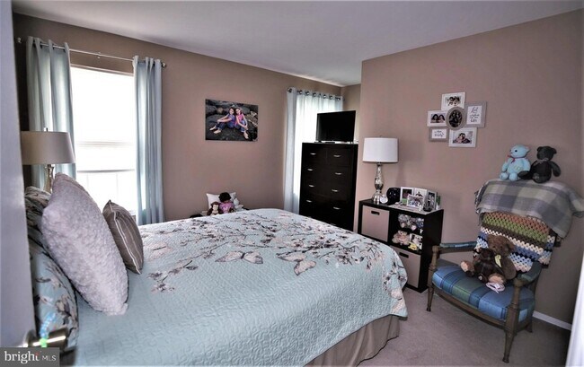 Building Photo - 1303 Blossom Cir