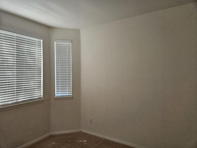 Building Photo - 500 Rider Ridge Dr