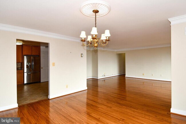 Building Photo - 4620 N Park Ave