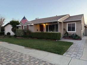 Building Photo - 5535 Forbes Ave