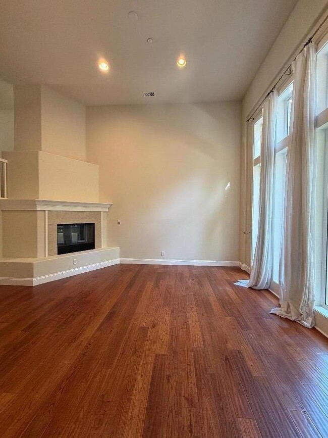 Building Photo - 5080 Ruffino Terrace