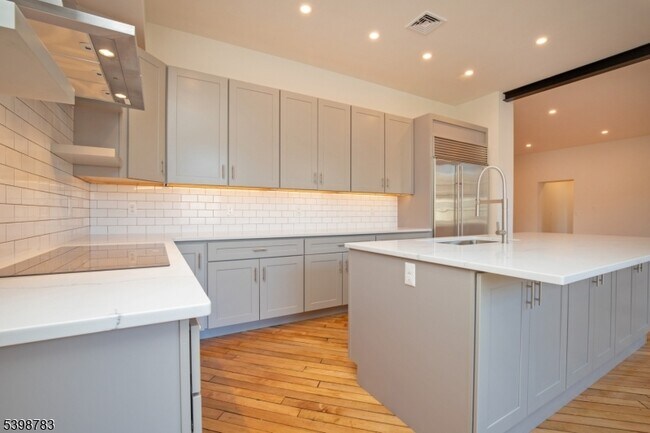 Building Photo - 71 N Main St