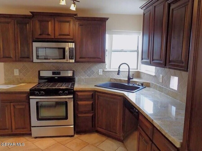 Building Photo - 5473 Roger Maris Dr