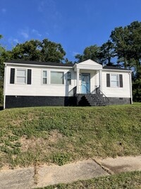 Building Photo - 706 Crestlyn Dr