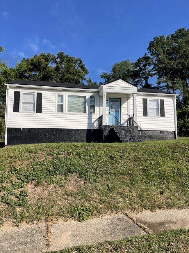 Primary Photo - 706 Crestlyn Dr