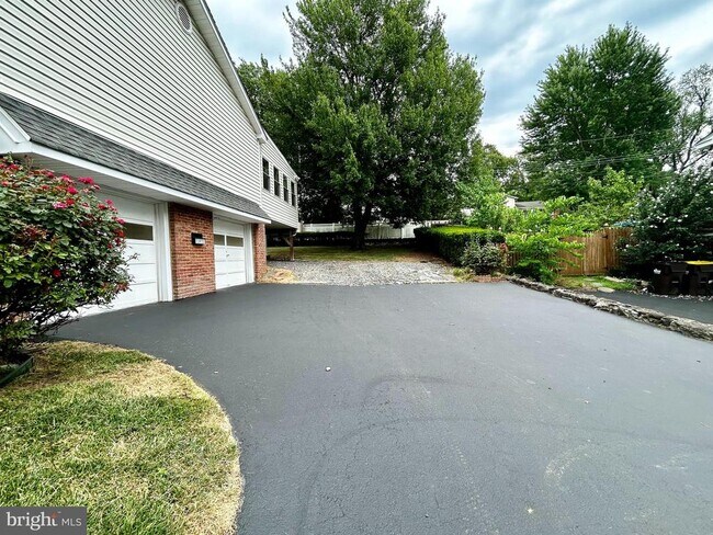 Building Photo - 287 Anderson Rd