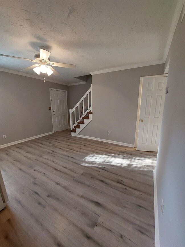 Building Photo - Town Home in Beautiful Fayetteville