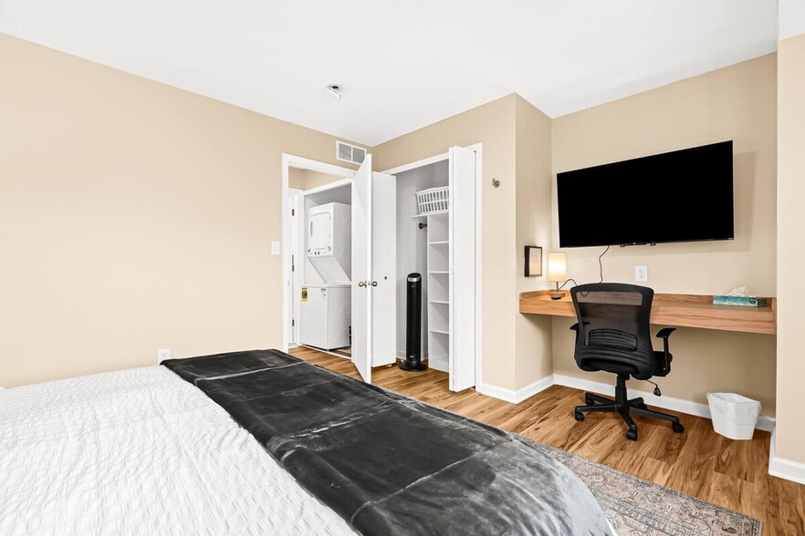 Building Photo - 27850 Gratiot Ave