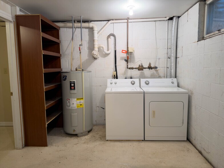 Building Photo - 80 Diller Ave