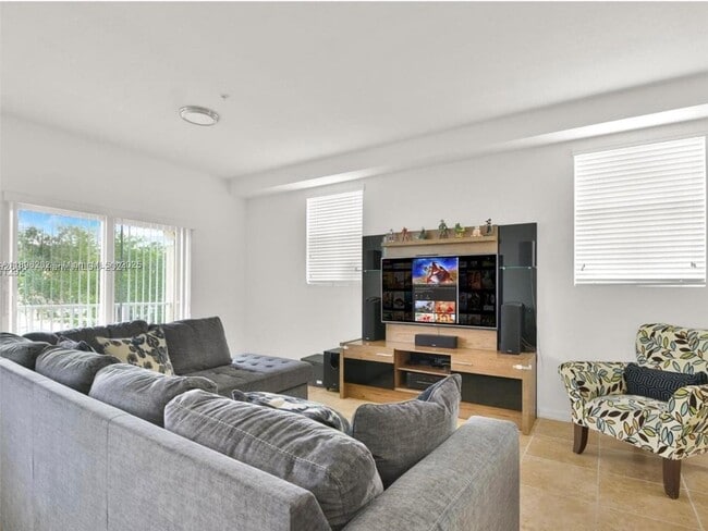 Building Photo - 8800 NW 107 Ct