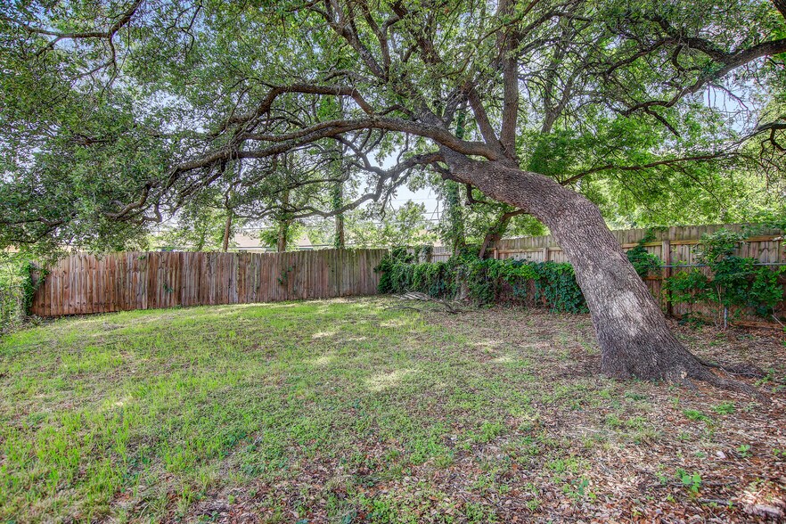 Building Photo - 203 Sorrell Dr