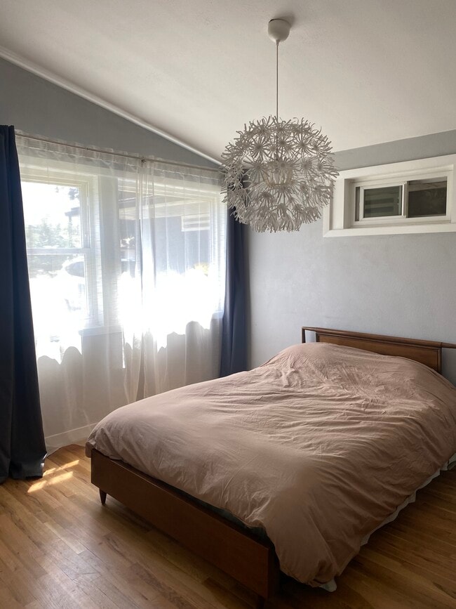 Building Photo - 3065 N Glencoe St