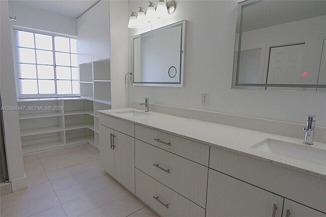 Building Photo - 7392 NW 112th Ct