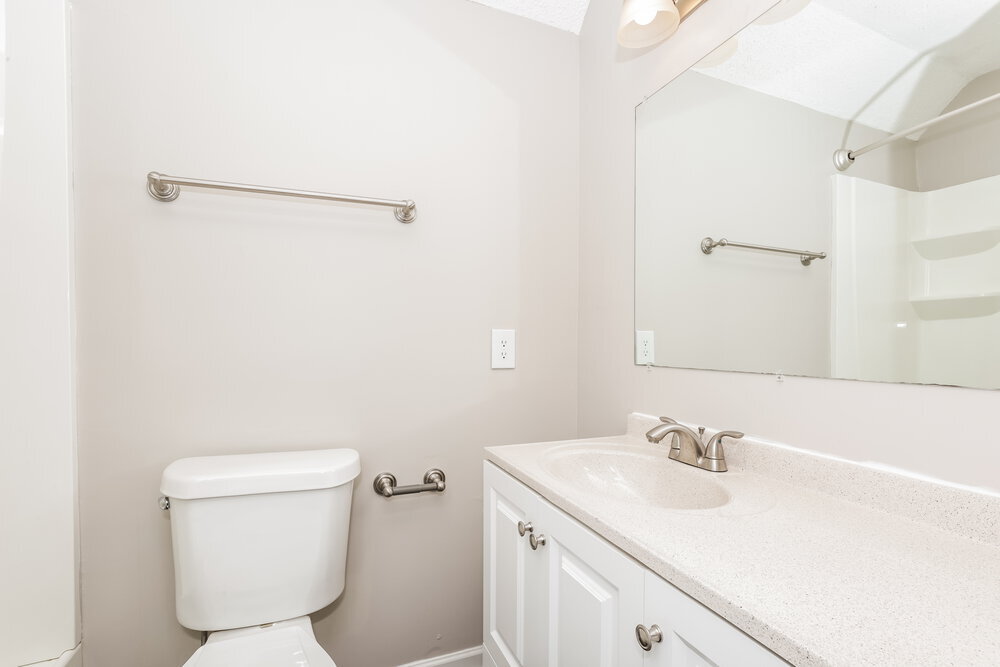 Building Photo - 2215 Leeds Ct