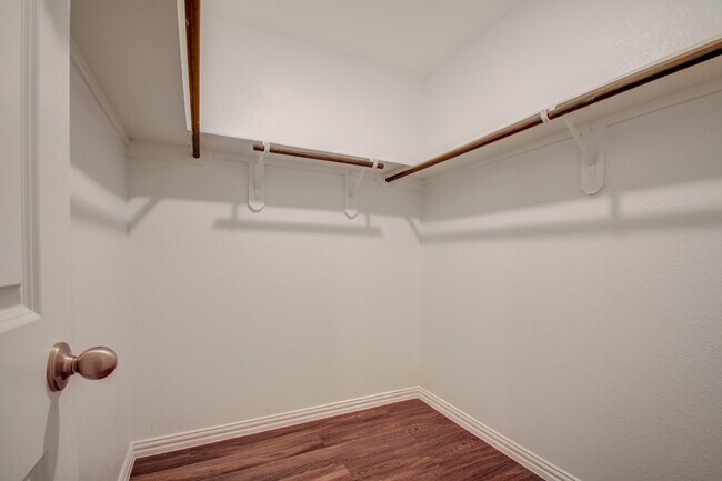 Building Photo - 6202 N Wayside Dr