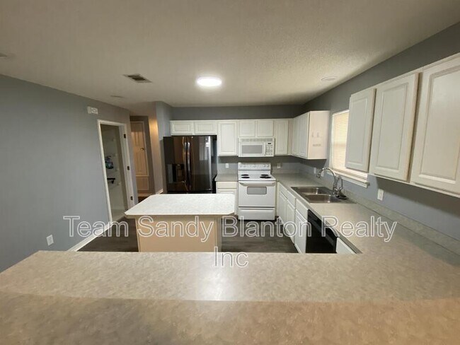 Building Photo - 10340 Chinaberry Ct