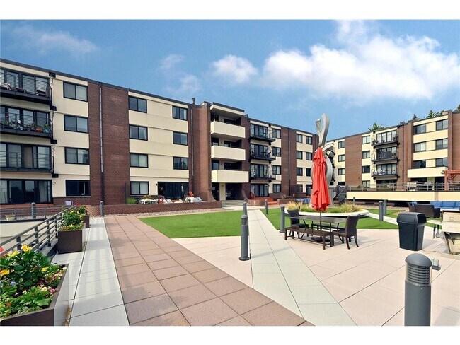 Building Photo - 48 Groveland Terrace