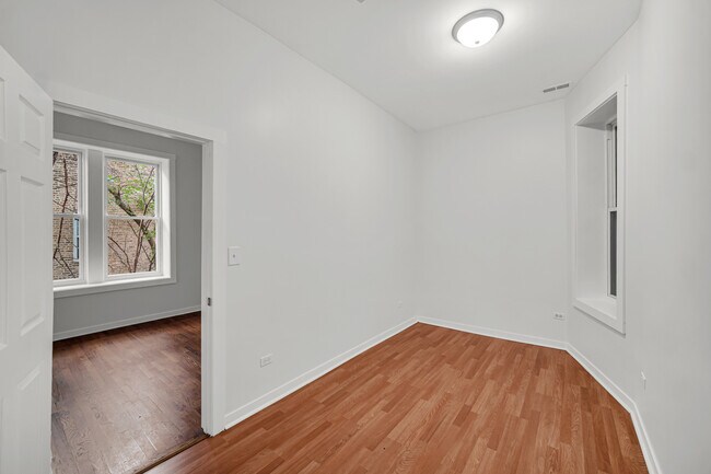 Building Photo - 1826 S Hamlin Ave