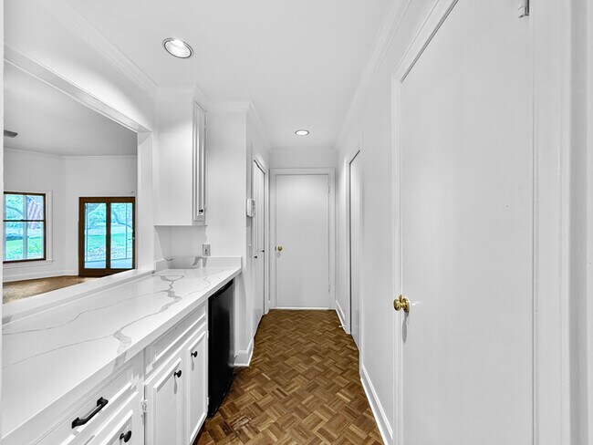 Building Photo - Charming 4 beds 4 baths in Austin!