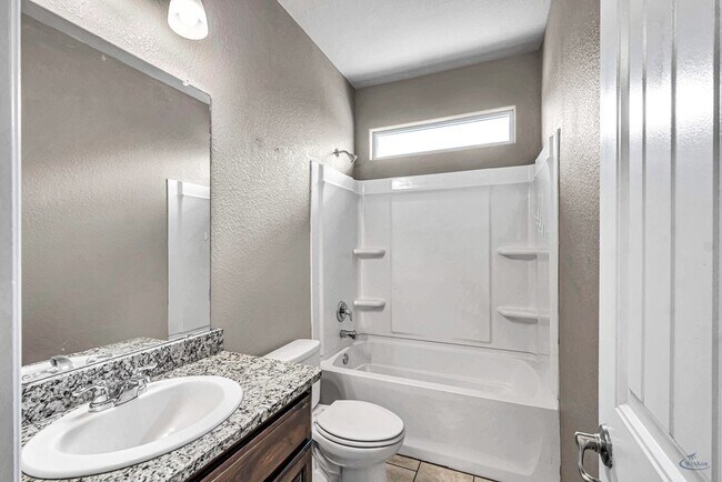 Building Photo - 5 Brooks Ranch Rd