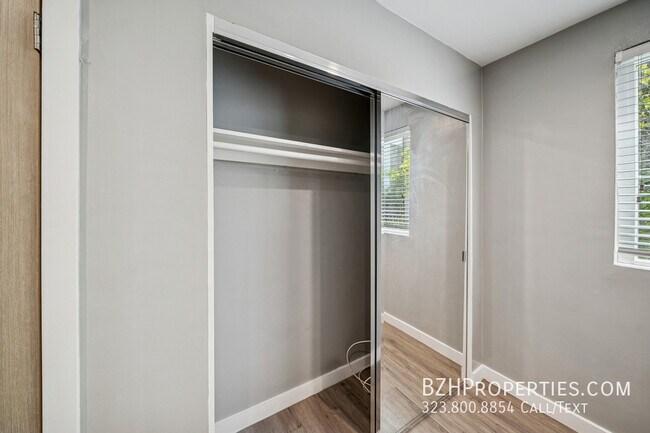 Building Photo - 252 S New Hampshire Ave