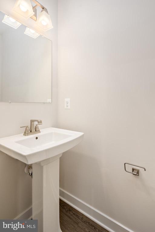 Building Photo - 1920 Four Roses St