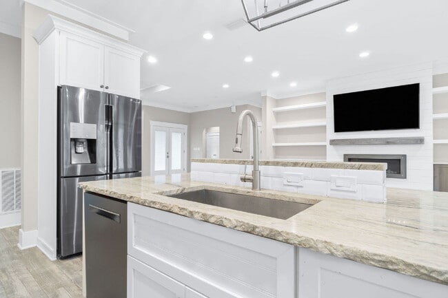 Building Photo - 52 Okahatchee Cir SE