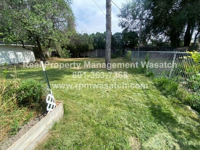 Building Photo - 1605 Manzanita Dr