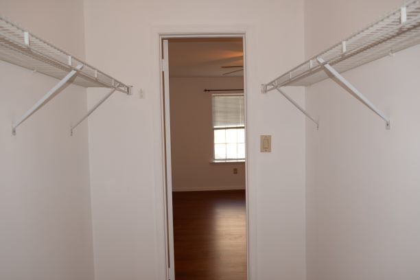 Walkin Closet 1 - 404 Oswego Ct